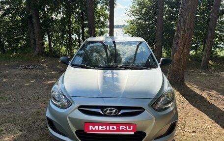 Hyundai Solaris II рестайлинг, 2011 год, 530 000 рублей, 4 фотография