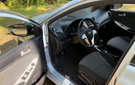 Hyundai Solaris II рестайлинг, 2011 год, 530 000 рублей, 14 фотография