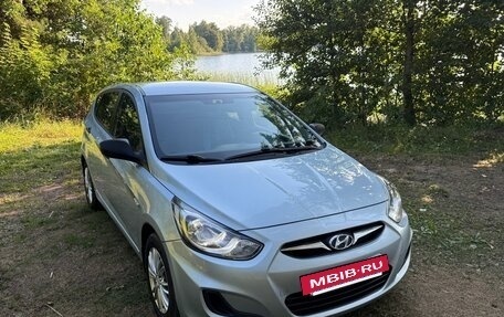 Hyundai Solaris II рестайлинг, 2011 год, 530 000 рублей, 19 фотография