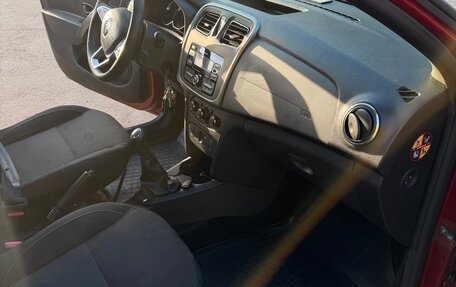 Renault Logan II, 2018 год, 1 100 000 рублей, 10 фотография