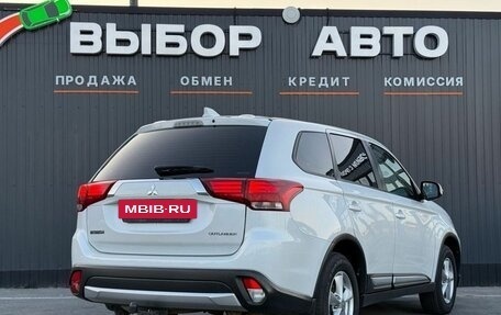 Mitsubishi Outlander III рестайлинг 3, 2018 год, 1 590 000 рублей, 2 фотография