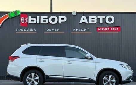 Mitsubishi Outlander III рестайлинг 3, 2018 год, 1 590 000 рублей, 3 фотография