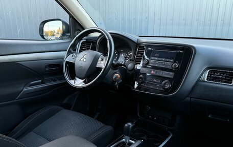 Mitsubishi Outlander III рестайлинг 3, 2018 год, 1 590 000 рублей, 14 фотография