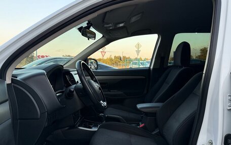 Mitsubishi Outlander III рестайлинг 3, 2018 год, 1 590 000 рублей, 9 фотография