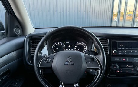 Mitsubishi Outlander III рестайлинг 3, 2018 год, 1 590 000 рублей, 12 фотография