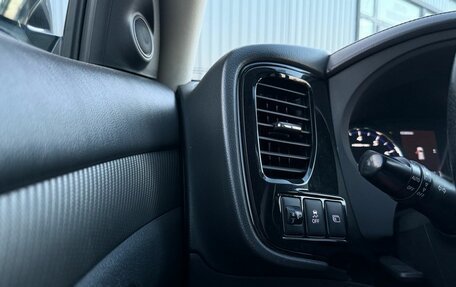 Mitsubishi Outlander III рестайлинг 3, 2018 год, 1 590 000 рублей, 21 фотография