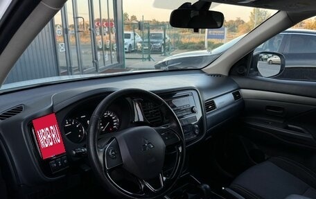 Mitsubishi Outlander III рестайлинг 3, 2018 год, 1 590 000 рублей, 10 фотография