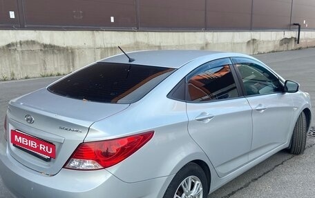 Hyundai Solaris II рестайлинг, 2011 год, 530 000 рублей, 2 фотография