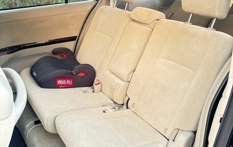Toyota ISis I, 2013 год, 1 320 000 рублей, 24 фотография