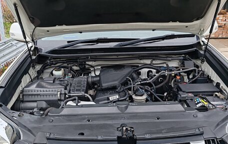 Toyota Land Cruiser Prado 150 рестайлинг 2, 2014 год, 3 340 000 рублей, 5 фотография