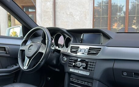 Mercedes-Benz E-Класс, 2013 год, 2 830 000 рублей, 22 фотография