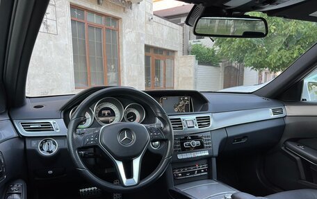 Mercedes-Benz E-Класс, 2013 год, 2 830 000 рублей, 21 фотография