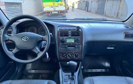 Toyota Avensis III рестайлинг, 2001 год, 389 000 рублей, 8 фотография