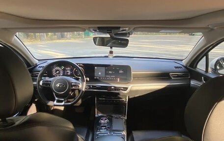 KIA K5, 2021 год, 2 600 000 рублей, 21 фотография