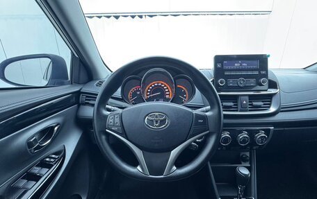 Toyota Yaris XP150 рестайлинг, 2022 год, 950 000 рублей, 9 фотография