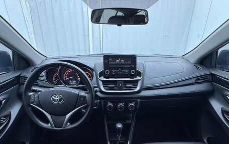 Toyota Yaris XP150 рестайлинг, 2022 год, 950 000 рублей, 11 фотография