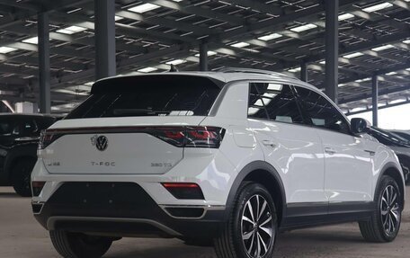 Volkswagen T-Roc I, 2023 год, 1 260 000 рублей, 6 фотография