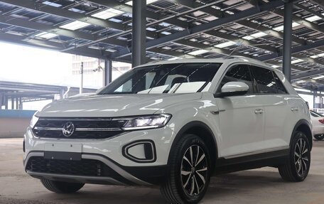 Volkswagen T-Roc I, 2023 год, 1 260 000 рублей, 3 фотография