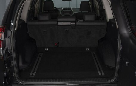 Toyota Land Cruiser Prado 150 рестайлинг 2, 2014 год, 2 850 000 рублей, 8 фотография