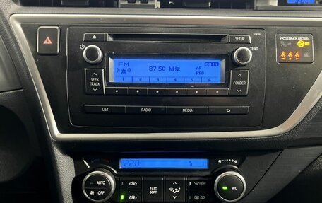Toyota Auris II, 2013 год, 890 000 рублей, 14 фотография
