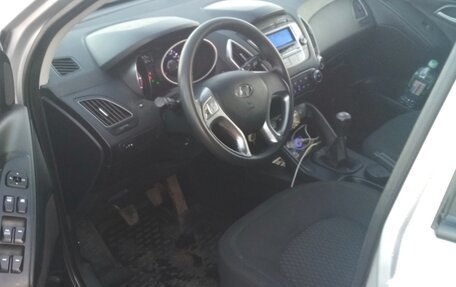 Hyundai ix35 I рестайлинг, 2010 год, 870 000 рублей, 10 фотография