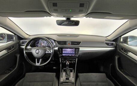 Skoda Superb III рестайлинг, 2017 год, 1 810 000 рублей, 11 фотография