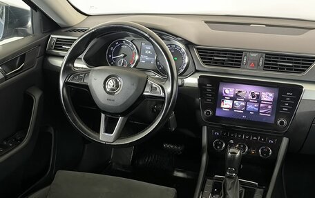 Skoda Superb III рестайлинг, 2017 год, 1 810 000 рублей, 12 фотография
