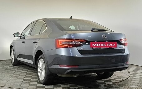 Skoda Superb III рестайлинг, 2017 год, 1 810 000 рублей, 6 фотография