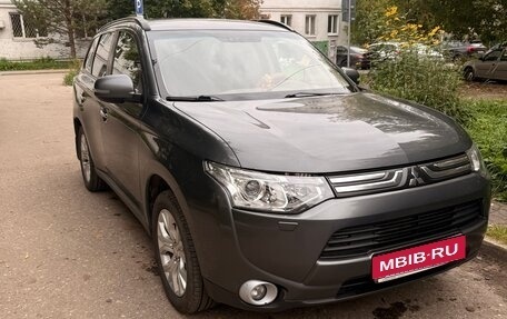 Mitsubishi Outlander III рестайлинг 3, 2013 год, 1 380 000 рублей, 1 фотография