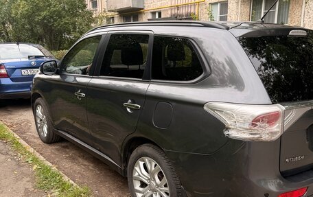Mitsubishi Outlander III рестайлинг 3, 2013 год, 1 380 000 рублей, 3 фотография