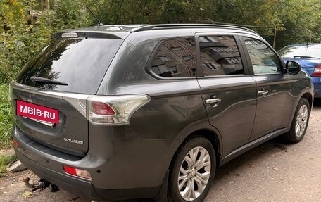 Mitsubishi Outlander III рестайлинг 3, 2013 год, 1 380 000 рублей, 2 фотография