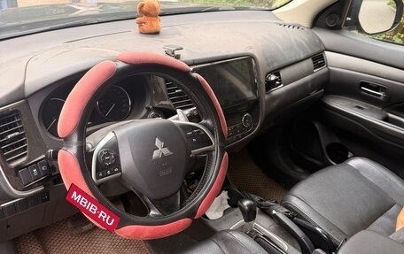 Mitsubishi Outlander III рестайлинг 3, 2013 год, 1 380 000 рублей, 5 фотография