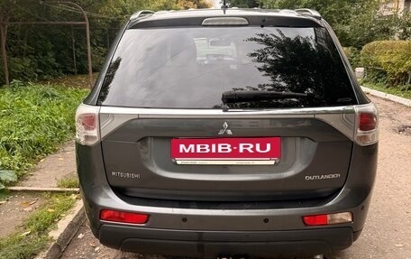 Mitsubishi Outlander III рестайлинг 3, 2013 год, 1 380 000 рублей, 4 фотография