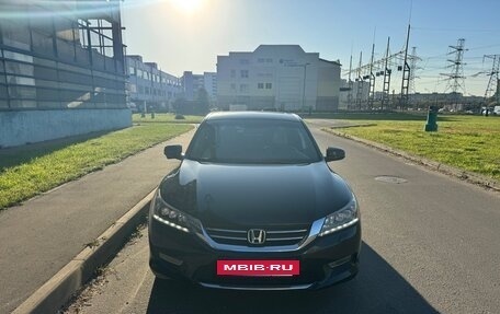 Honda Accord IX рестайлинг, 2013 год, 1 590 000 рублей, 2 фотография