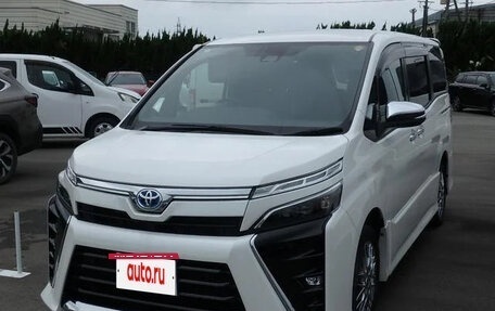 Toyota Voxy III, 2021 год, 1 520 000 рублей, 2 фотография
