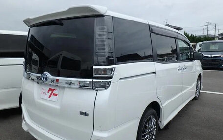 Toyota Voxy III, 2021 год, 1 520 000 рублей, 6 фотография