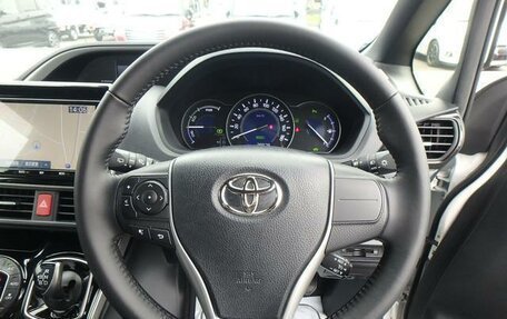 Toyota Voxy III, 2021 год, 1 520 000 рублей, 15 фотография