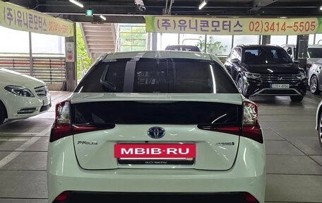 Toyota Prius IV XW50, 2022 год, 2 200 000 рублей, 6 фотография