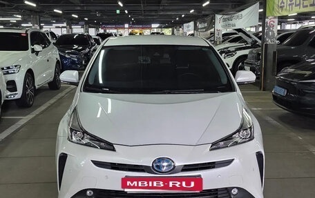 Toyota Prius IV XW50, 2022 год, 2 200 000 рублей, 2 фотография
