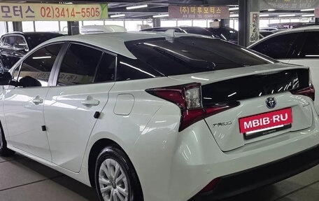 Toyota Prius IV XW50, 2022 год, 2 200 000 рублей, 7 фотография