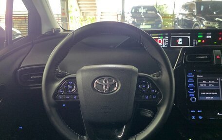 Toyota Prius IV XW50, 2022 год, 2 200 000 рублей, 10 фотография