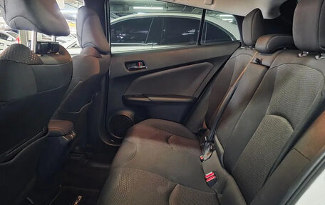 Toyota Prius IV XW50, 2022 год, 2 200 000 рублей, 15 фотография