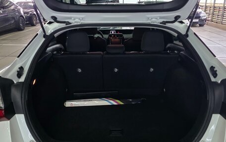 Toyota Prius IV XW50, 2022 год, 2 200 000 рублей, 16 фотография