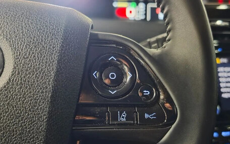 Toyota Prius IV XW50, 2022 год, 2 200 000 рублей, 11 фотография