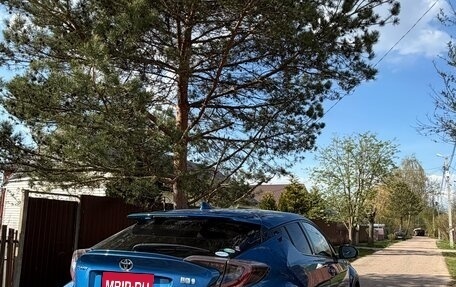 Toyota C-HR I рестайлинг, 2017 год, 2 000 000 рублей, 3 фотография