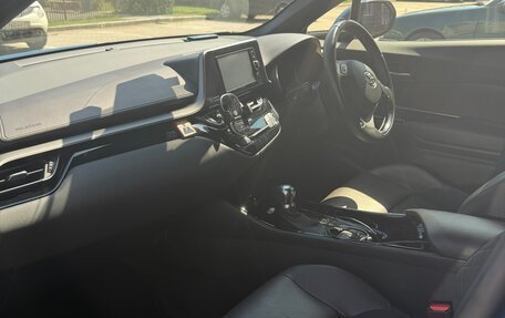 Toyota C-HR I рестайлинг, 2017 год, 2 000 000 рублей, 8 фотография