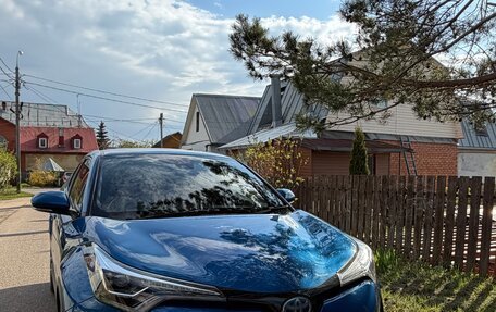 Toyota C-HR I рестайлинг, 2017 год, 2 000 000 рублей, 13 фотография