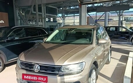 Volkswagen Tiguan II, 2020 год, 2 150 000 рублей, 2 фотография
