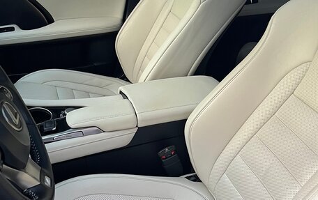 Lexus RX IV рестайлинг, 2019 год, 4 590 000 рублей, 10 фотография