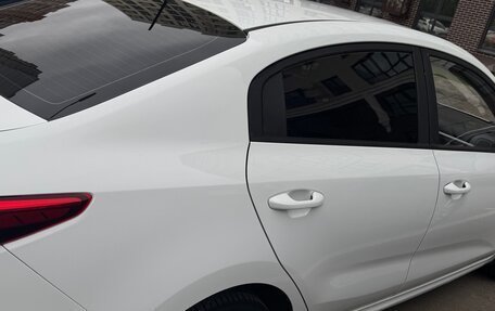 KIA Rio IV, 2018 год, 1 100 000 рублей, 3 фотография